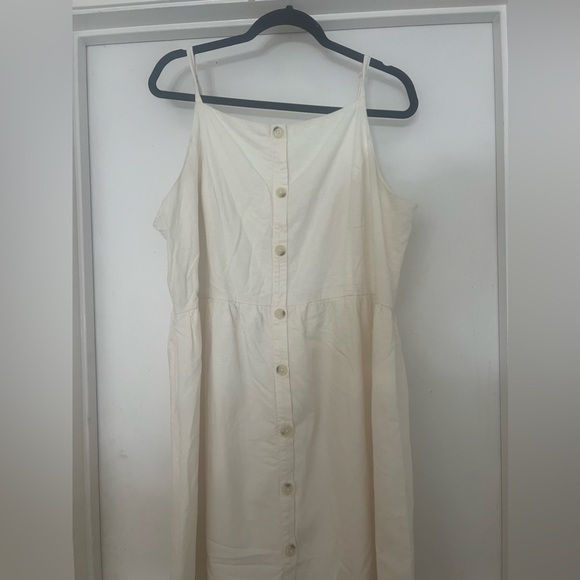 Cream Lacy Dress with Buttons - Picture 4 of 7